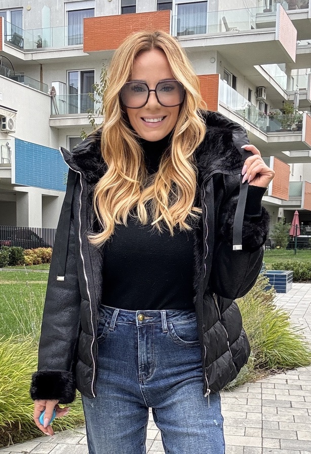 Cassandra kabát fekete – Szőrmehatású béléssel készült női kabát – Innova Fashion